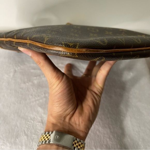 Authentic Louis Vuitton Pochette Bosphore - Picture 6 of 9